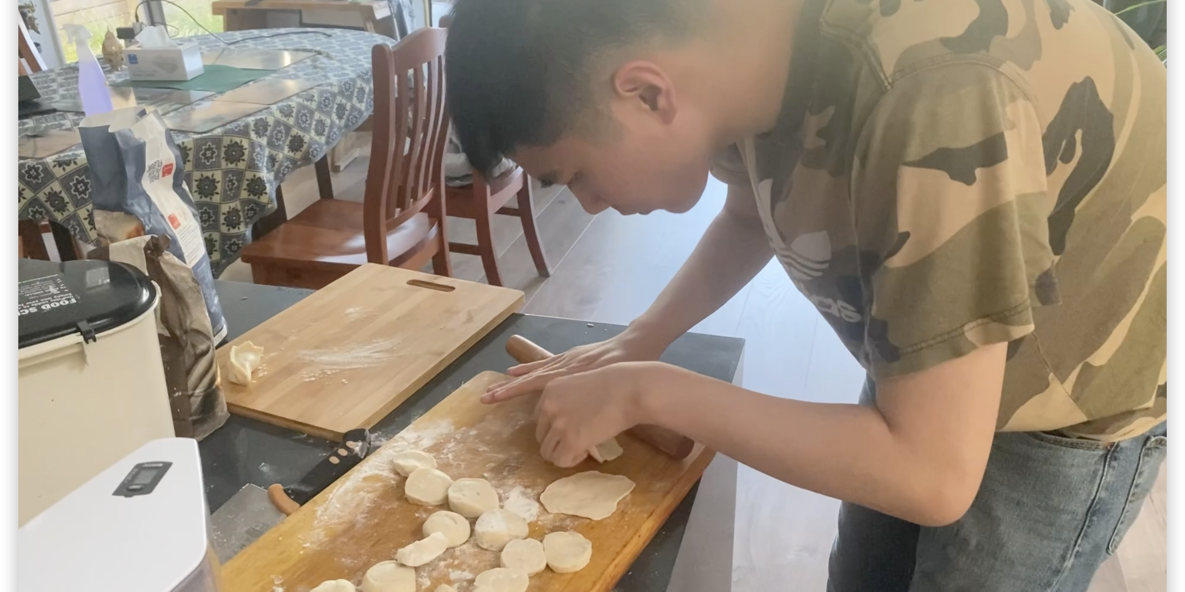 周五傍晚的厨房：我把面粉变成 “饺子军团” 啦！